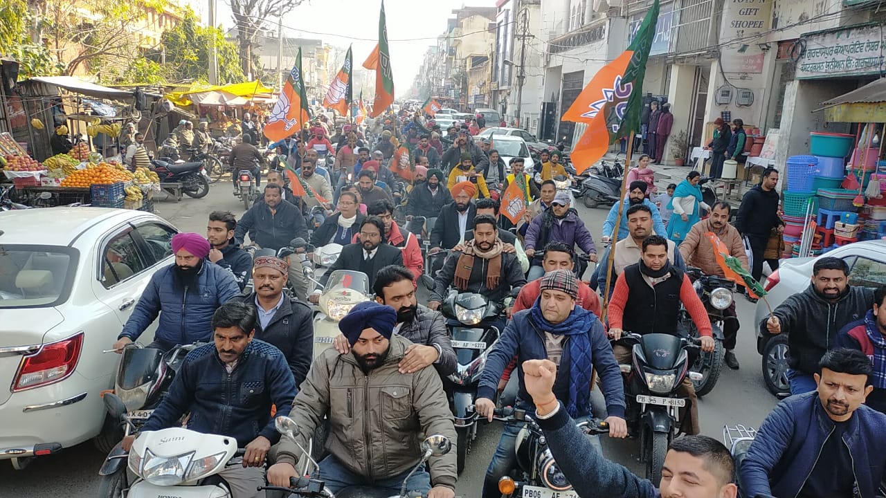 पंजाब में बिजली के दाम बढ़ने के विरोध में बाईक रैली का आयोजन।