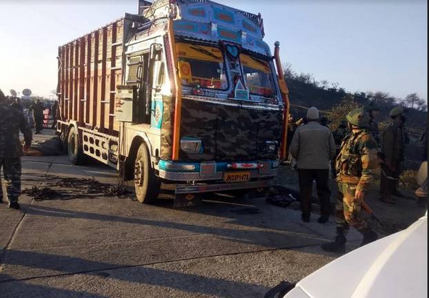 ट्रक में छिपे आतंकियों से जम्मू-श्रीनगर हाईवे पर मुठभेड़, 3 आतंकी ढेर