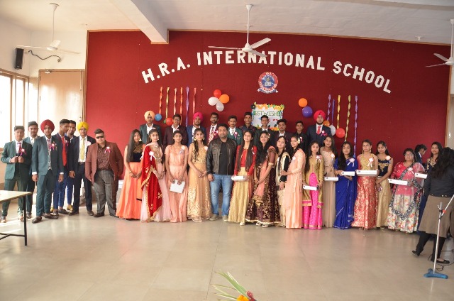एचआरए इंटरनेशनल स्कूल में विदायगी पार्टी कार्यक्रम आयोजित