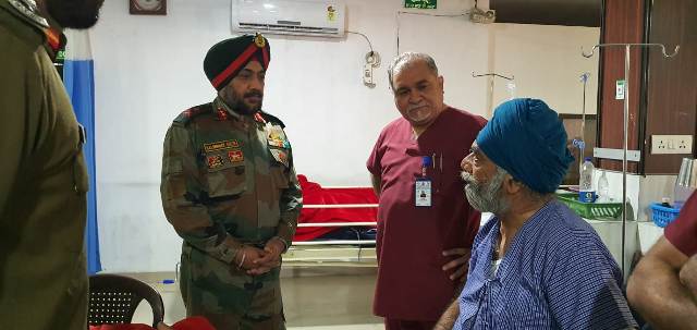 जालंधर रीजन के चीफ आफ स्टाफ मेजर जनरल बलविंदर सिंह ने किया अबरोल अस्पताल का दौरा