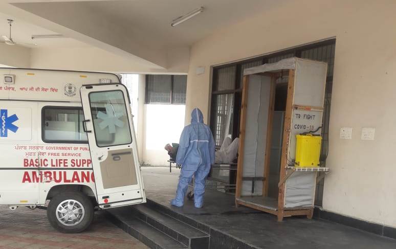जिला गुरदासपुर में कोविड-19 संक्रमित मरीज के संपर्क में आने वाले 46 लोग हुए ट्रेस, 46 के सैंपल लिए