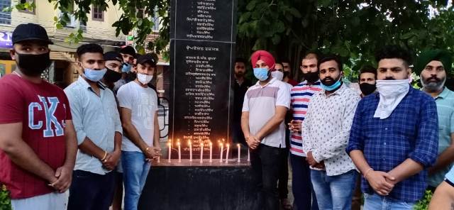 यूथ कांग्रेस ने भारत-चाईना बार्डर पर शहीद हुए सैनिकों को अर्पित की श्रद्धांजलि