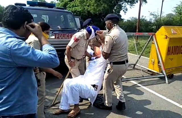 बठिंडा थर्मल के मामले में मनप्रीत बादल के घर जा रहे ‘आप’ नेताओं को चण्डीगढ़ पुलिस ने कई घंटे थाने में रखा बंद