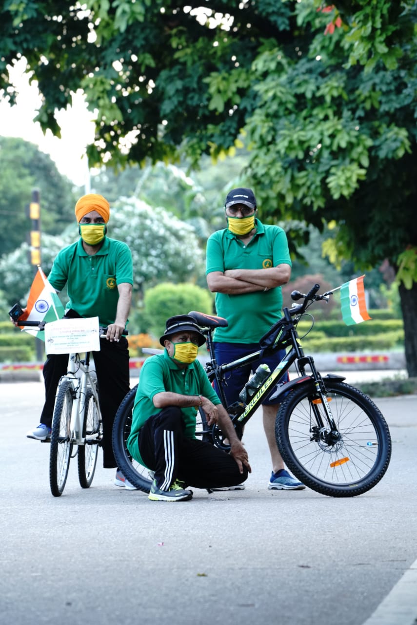 मुख्यमंत्री के उप प्रमुख सचिव गुरिन्दर सिंह सोढी ने स्वतंत्रता दिवस के मौके पर नयागाँव से चप्पड़चिड़ी तक साइकिल रैली को हरी झंडी दिखाकर रवाना किया
