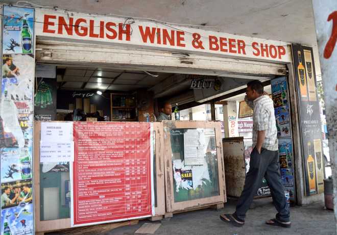PUNJAB CM ASKS DGP TO STRICTLY ENFORCE LIQUOR SHOPS CLOSURE BY 6.30 P.M IN CITIES/TOWNS