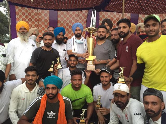 जालंधर को हरा भुल्लेचक्क की टीम ने जीता क्रिकेट टूर्नामेंट