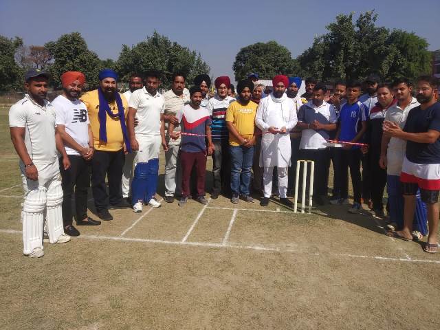 करतार सिंह पाहड़ा चेरीटेबल ट्रस्ट ने शुरु करवाया सात दिवसीय क्रिकेट टूर्नामेंट
