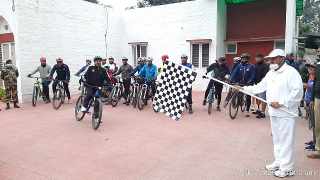 कश्मीर से कन्याकुमारी जा रहा पैरा साइक्लिस्ट का दल होशियारपुर से रवाना