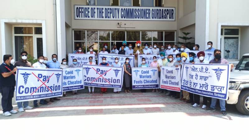 एनपीए को घटाने के फैसले के विरोध में पंजाब सरकार के खिलाफ भडक़े डाक्टर
