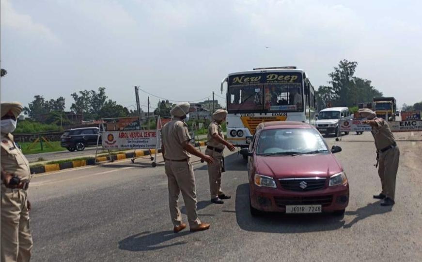 हाई अलर्ट पर जिला गुरदासपुर की पुलिस, जिले में 25 पुलिस नाके लगाकर बढ़ाया सुरक्षा का घेरा