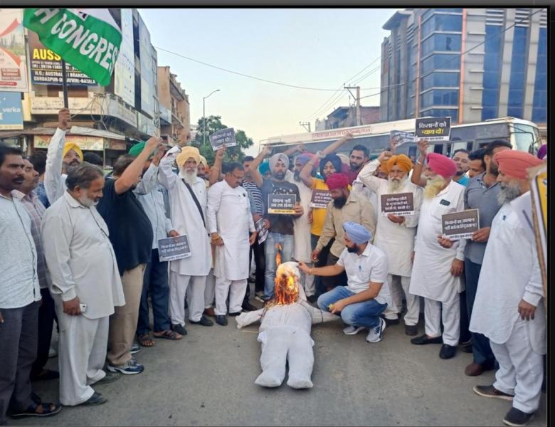 लखीमपुर घटना के विरोध में यूथ कांग्रेस ने जलाया प्रधानमंत्री का पुतला