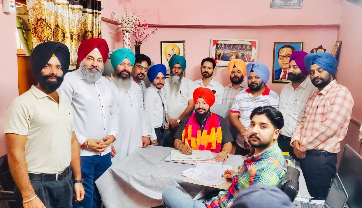 ਲਖਵਿੰਦਰ ਸਿੰਘ ਸੇਖੋਂ ਵੱਲੋਂ ਬਲਾਕ ਪ੍ਰਾਇਮਰੀ ਸਿੱਖਿਆ ਅਫ਼ਸਰ ਬਟਾਲਾ 2 ਦਾ ਵਾਧੂ ਚਾਰਜ ਸੰਭਾਲਿਆ ਗਿਆ ।