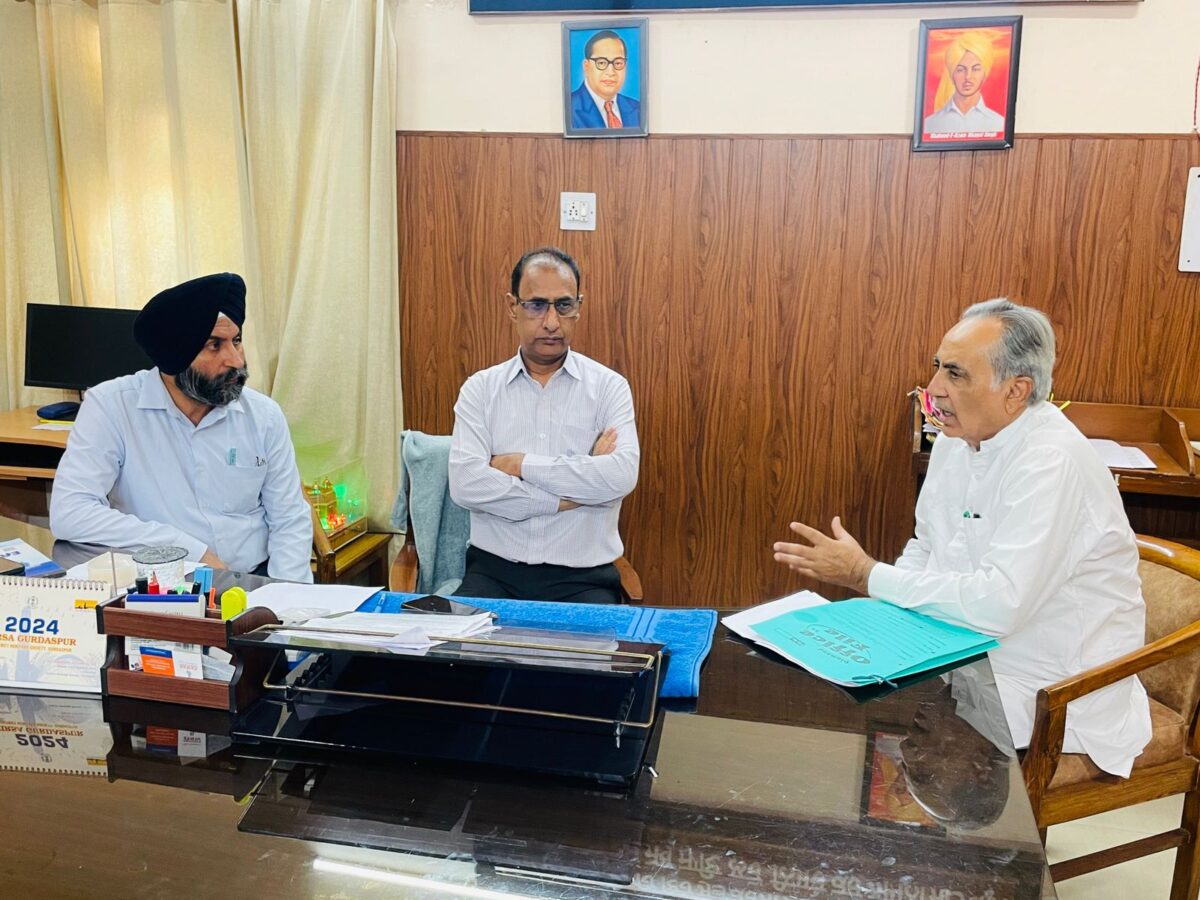 ਰਾਹਤ- ਬਦਲੀਆਂ ਜਾਣਗੀਆਂ ਗੁਰਦਾਸਪੁਰ ਦੇ ਬਾਜ਼ਾਰਾਂ ਦੀ ਤਾਰਾਂ: ਚੇਅਰਮੈਨ ਰਮਨ ਬਹਿਲ ਨੇ ਗੁਰਦਾਸਪੁਰ ਸ਼ਹਿਰ ਵਿੱਚ ਅਗਜਨੀ ਦੀਆਂ ਵਾਪਰ ਰਹੀਆਂ ਘਟਨਾਵਾ ਦਾ ਲਿਆ ਸਖਤ ਨੋਟਿਸ