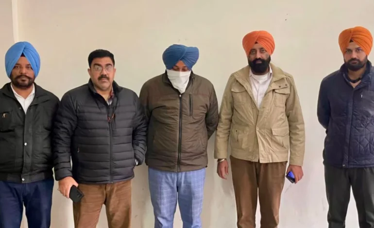 20,000 ਰੁਪਏ ਰਿਸ਼ਵਤ ਲੈਂਦਾ ਮਾਲ ਪਟਵਾਰੀ ਵਿਜੀਲੈਂਸ ਬਿਊਰੋ ਵੱਲੋਂ ਰੰਗੇ ਹੱਥੀਂ ਕਾਬੂ