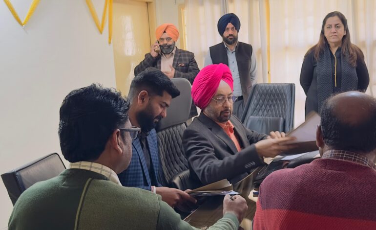 ਚੋਣ ਅਬਜ਼ਰਵਰ ਡਾ. ਸੇਨੂ ਦੁੱਗਲ ਦੀ ਹਾਜ਼ਰੀ ਵਿੱਚ ਹੋਈ ਨਾਮਜ਼ਦਗੀ ਪੱਤਰਾਂ ਦੀ ਪੜਤਾਲ