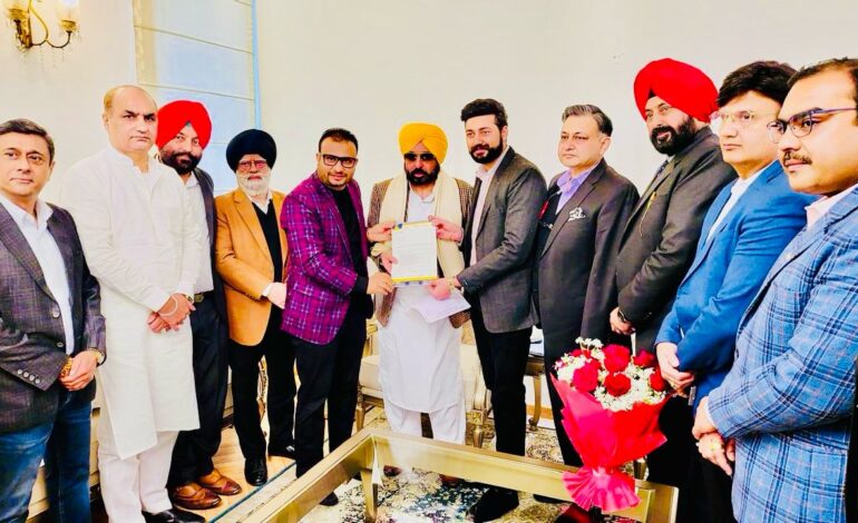 ਵੱਖ-ਵੱਖ ਉਦਯੋਗਪਤੀਆਂ ਅਤੇ ਕਾਰੋਬਾਰੀਆਂ ਦੇ ਵਫ਼ਦ ਵੱਲੋਂ ਮੁੱਖ ਮੰਤਰੀ ਨੂੰ ਅਪੀਲ, ਸ਼ੰਭੂ ਸਰਹੱਦ ਤੋਂ ਆਵਾਜਾਈ ਖੋਲ੍ਹਣ ਲਈ ਦਖਲ ਦੇਣ ਦੀ ਮੰਗ ਕੀਤੀ