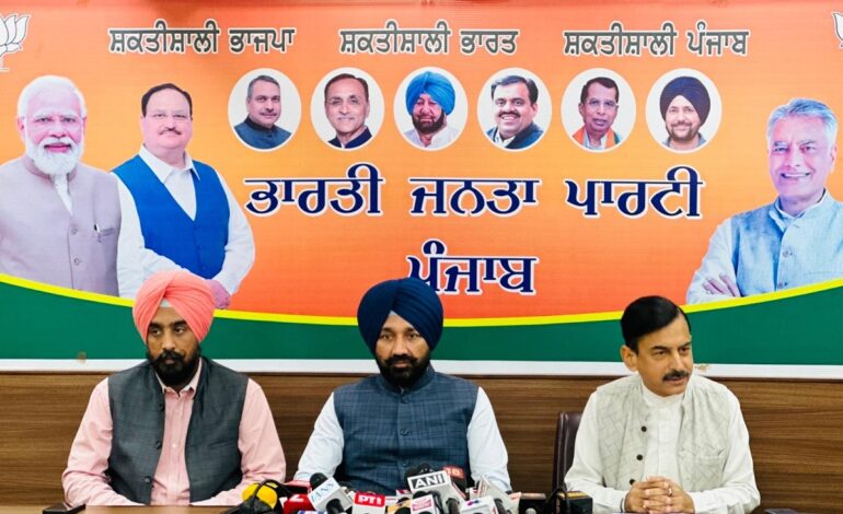 ਸਿੱਖ ਇਤਿਹਾਸ ‘ਤੇ ਚਿੱਕੜ ਉਛਾਲਣ ਵਾਲੇ ਆਪਣੇ ਕਾਂਗਰਸ ਪਾਰਟੀ ਦੇ ਸਾਂਸਦਾਂ ਖਿਲਾਫ਼ ਚੁੱਪ ਕਿਉਂ ਹਨ ਪੰਜਾਬ ਦੇ ਸੱਤੋਂ ਕਾਂਗਰਸੀ ਸਾਂਸਦ