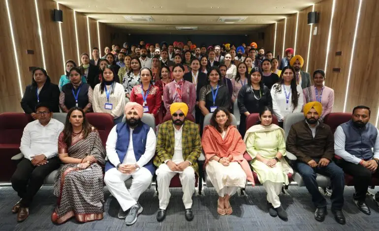 ਵਿਦੇਸ਼ਾਂ ਤੋਂ ਸਿਖਲਾਈ ਪ੍ਰਾਪਤ ਅਧਿਆਪਕ/ਪ੍ਰਿੰਸੀਪਲ ਸੂਬੇ ਵਿੱਚ ਸਿੱਖਿਆ ਕ੍ਰਾਂਤੀ ਦੇ ਦੂਤ ਬਣੇ: ਮੁੱਖ ਮੰਤਰੀ