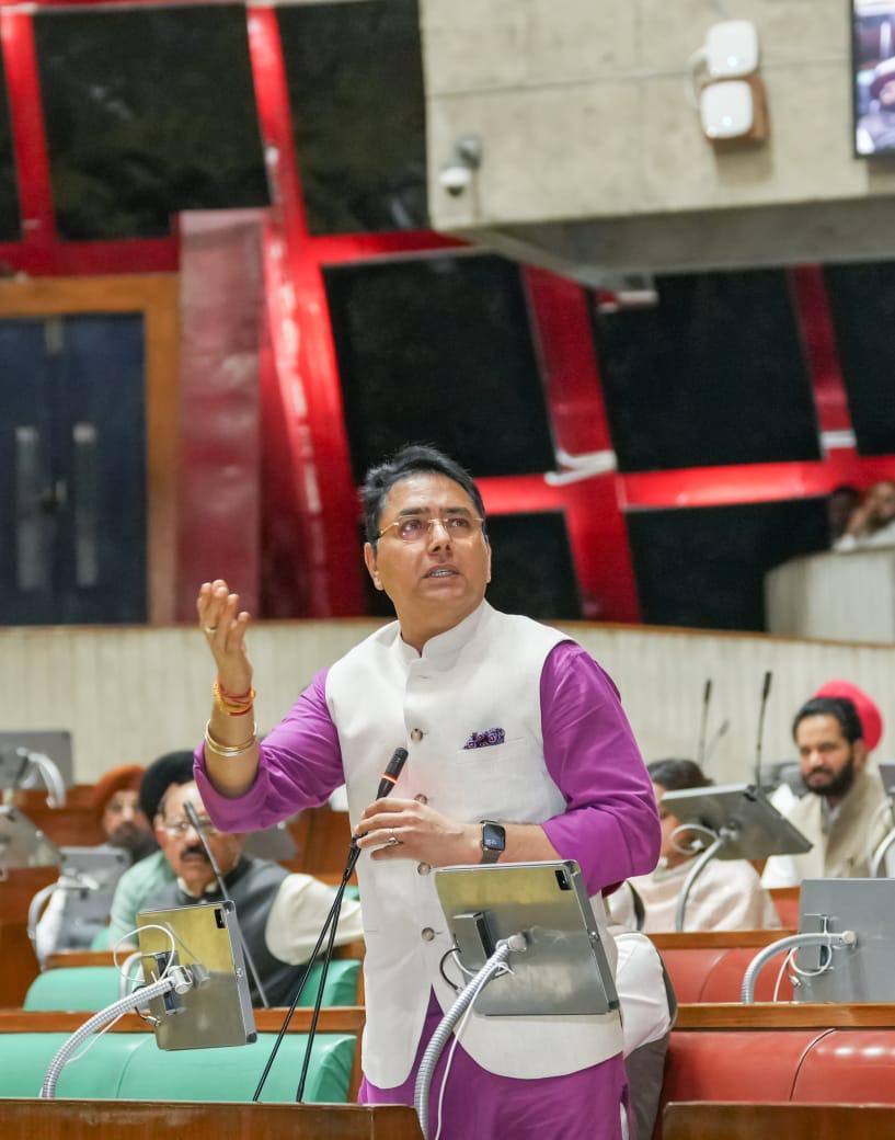 ਪੰਜਾਬ ਸਰਕਾਰ ਵੱਲੋਂ ਵਾਧੂ ਸੂਰਜੀ ਊਰਜਾ ਪੈਦਾ ਕਰਨ ਲਈ ਕਿਸਾਨਾਂ ਨੂੰ ਦਿੱਤਾ ਜਾਵੇਗਾ ਲਾਭ: ਅਮਨ ਅਰੋੜਾ