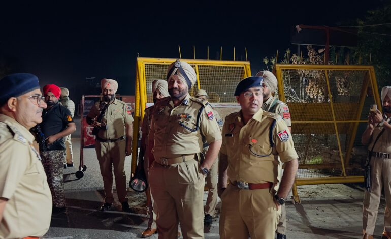 ਗੁਰਦਾਸਪੁਰ ਪੁਲਿਸ ਨੇ ਚਲਾਇਆ ਆਪਰੇਸ਼ਨ ਸਤਰਕ, ਰਾਤ ਦੌਰਾਨ ਸੰਵੇਦਨਸ਼ੀਲ ਥਾਵਾਂ ਤੇ ਕੀਤੀ ਜਾਂਚ