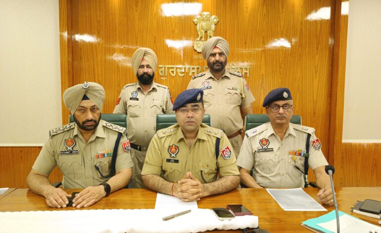 ਗੁਰਦਾਸਪੁਰ ਪੁਲਿਸ ਦੀ ਵੱਡੀ ਸਫਲਤਾ: ਕਤਲ ਦੀ ਕੋਸ਼ਿਸ਼ ਦਾ ਮਾਮਲਾ ਸੁਲਝਾਇਆ, ਹਥਿਆਰ ਤੇ ਨਸ਼ੇ ਬਰਾਮਦ