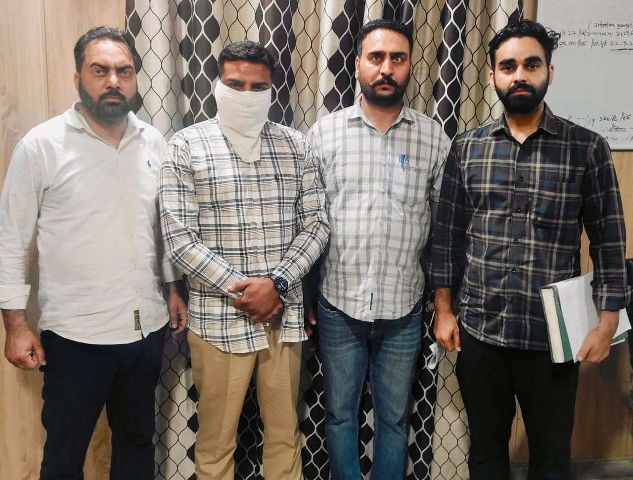 ਵਿਜੀਲੈਂਸ ਬਿਊਰੋ ਨੇ 25000 ਰੁਪਏ ਰਿਸ਼ਵਤ ਲੈਂਦਿਆਂ ਐਸਐਚਓ ਨੂੰ ਰੰਗੇ ਹੱਥੀਂ ਗ੍ਰਿਫ਼ਤਾਰ  – ਇੱਕ ਲੱਖ ਰੁਪਏ ਮੰਗੀ ਸੀ ਰਿਸ਼ਵਤ