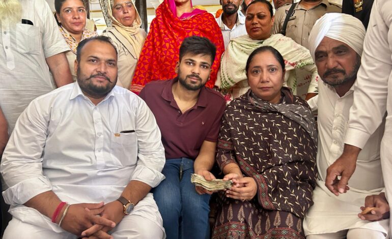 ਡਾ. ਬਲਜੀਤ ਕੌਰ ਵੱਲੋਂ ਕਿਸਾਨਾਂ ਨੂੰ ਸਹਾਇਤਾ, ₹6 ਲੱਖ ਦੀ ਵਿੱਤੀ ਮਦਦ ਮੁਹੱਈਆ