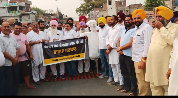 ਕੇਂਦਰ ਸਰਕਾਰ ਵੱਲੋਂ ਪੰਜਾਬ ਦੇ ਪਾਣੀਆਂ ਦੇ ਮੁੱਦੇ ਤੇ ਕੀਤੀ ਜਾ ਰਹੀ ਧੱਕੇਸ਼ਾਹੀ ਖਿਲਾਫ ਧਾਰੀਵਾਲ ਵਿੱਚ ਰੋਸ ਪ੍ਰਦਰਸ਼ਨ