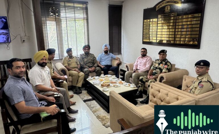 ਸੀਨੀਅਰ ਆਈ.ਏ.ਐੱਸ. ਅਧਿਕਾਰੀ ਗੁਰਕਿਰਤ ਕ੍ਰਿਪਾਲ ਸਿੰਘ ਵੱਲੋਂ ਜ਼ਿਲ੍ਹਾ ਪ੍ਰਸ਼ਾਸਨ ਅਤੇ ਫ਼ੌਜ ਦੇ ਅਧਿਕਾਰੀਆਂ ਨਾਲ ਮੀਟਿੰਗ