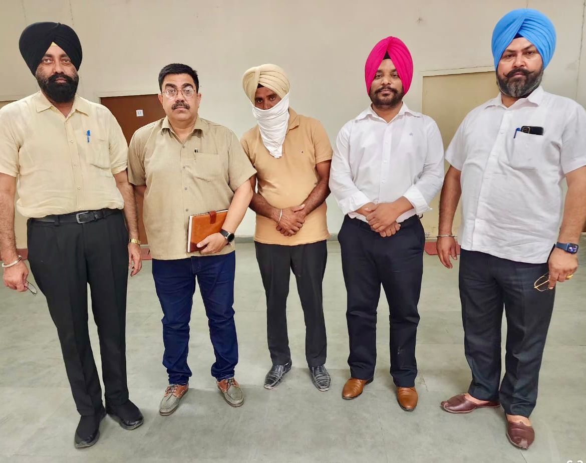 ਭ੍ਰਿਸ਼ਟਾਚਾਰ ਵਿਰੁੱਧ ਜ਼ੀਰੋ ਸਹਿਣਸ਼ੀਲਤਾ : 15000 ਰੁਪਏ ਲੈਣ ਦੇ ਦੋਸ਼ ਹੇਠ ਵਿਜੀਲੈਂਸ ਬਿਊਰੋ ਵੱਲੋਂ ਪੀ.ਐਸ.ਪੀ.ਸੀ.ਐਲ. ਦਾ ਲਾਈਨਮੈਨ ਗ੍ਰਿਫ਼ਤਾਰ