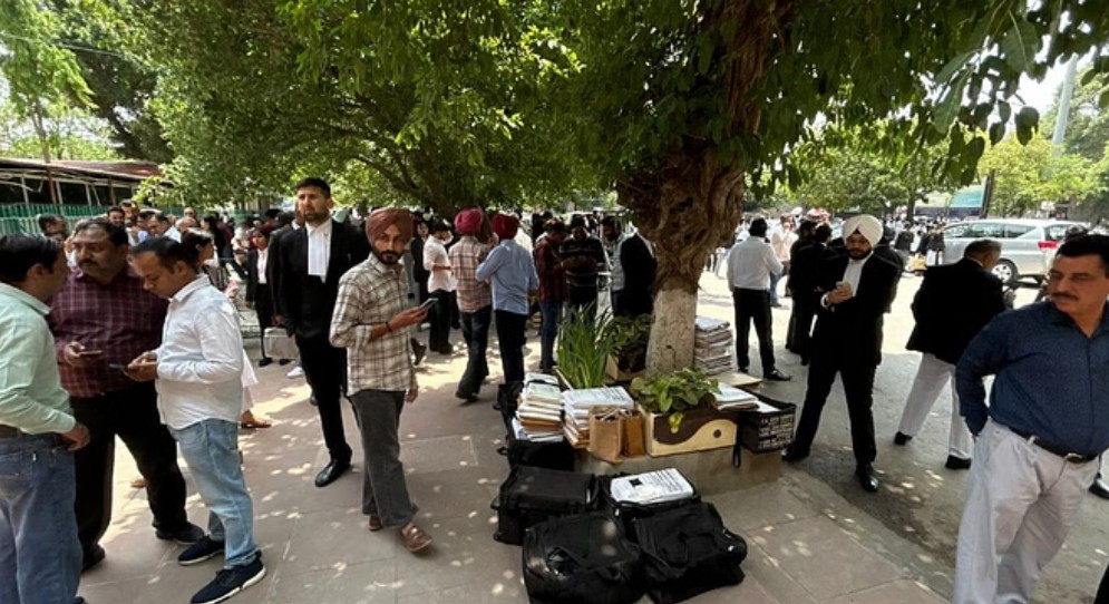 ਪੰਜਾਬ-ਹਰਿਆਣਾ ਹਾਈ ਕੋਰਟ ਨੂੰ ਬੰਬ ਨਾਲ ਉਡਾਉਣ ਦੀ ਧਮਕੀ: ਚੀਫ਼ ਜਸਟਿਸ ਨੂੰ ਮਿਲੀ ਈਮੇਲ; ਅਦਾਲਤ 2 ਵਜੇ ਤੱਕ ਹੋਈ ਖਾਲੀ