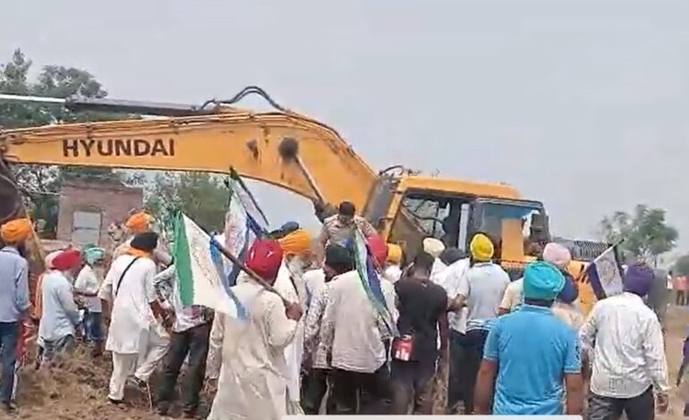 ਭਾਰਤ ਮਾਲਾ ਸੜਕ ਪ੍ਰੋਜੈਕਟ ਤਹਿਤ ਪ੍ਰਸ਼ਾਸਨ ਨੇ ਪੁਲਿਸ ਦੀ ਮਦਦ ਨਾਲ ਲਿਆ ਜ਼ਮੀਨ ਦਾ ਕਬਜ਼ਾ