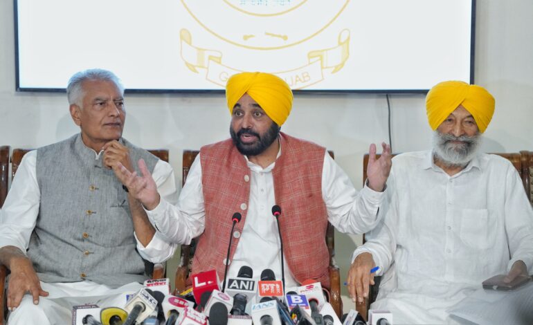 ਮੁੱਖ ਮੰਤਰੀ ਦੀ ਅਗਵਾਈ ਵਿੱਚ ਸਾਰੀਆਂ ਸਿਆਸੀ ਪਾਰਟੀਆਂ ਨੇ ਪੰਜਾਬ ਦੇ ਪਾਣੀਆਂ ਨੂੰ ਬਚਾਉਣ ਲਈ ਇਕਜੁੱਟਤਾ ਦੀ ਵਿਲੱਖਣ ਮਿਸਾਲ ਕਾਇਮ ਕੀਤੀ