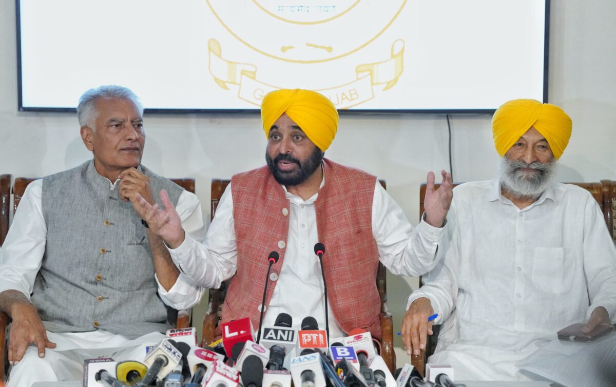 ਮੁੱਖ ਮੰਤਰੀ ਦੀ ਅਗਵਾਈ ਵਿੱਚ ਸਾਰੀਆਂ ਸਿਆਸੀ ਪਾਰਟੀਆਂ ਨੇ ਪੰਜਾਬ ਦੇ ਪਾਣੀਆਂ ਨੂੰ ਬਚਾਉਣ ਲਈ ਇਕਜੁੱਟਤਾ ਦੀ ਵਿਲੱਖਣ ਮਿਸਾਲ ਕਾਇਮ ਕੀਤੀ