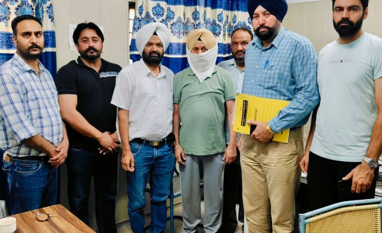 ਭ੍ਰਿਸ਼ਟਾਚਾਰ ਵਿਰੁੱਧ ਮੁਹਿੰਮ: ਵਿਜੀਲੈਂਸ ਬਿਊਰੋ ਦੇ ਉੱਡਣ ਦਸਤੇ ਵੱਲੋਂ ਬੀਡੀਪੀਓ ਦਫ਼ਤਰ ਦਾ ਸੁਪਰਡੈਂਟ 60,000 ਰੁਪਏ ਰਿਸ਼ਵਤ ਲੈਂਦਾ ਰੰਗੇ ਹੱਥੀਂ ਕਾਬੂ