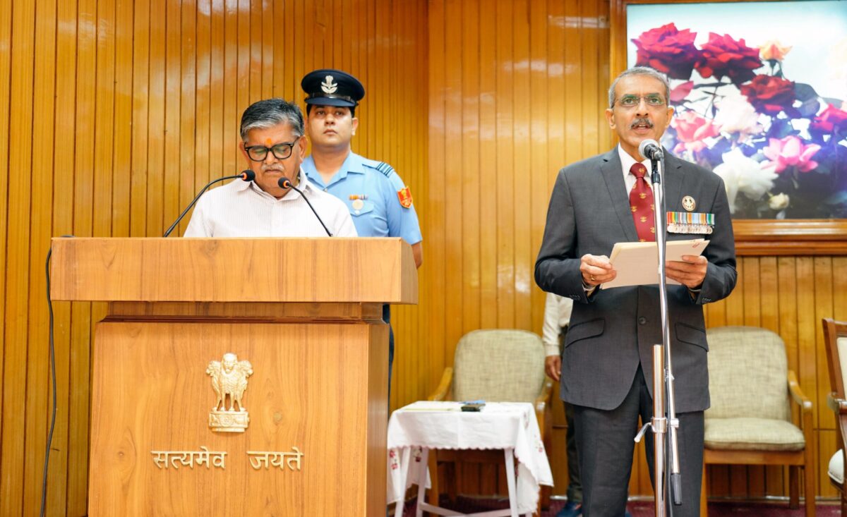 ਪੰਜਾਬ ਦੇ ਰਾਜਪਾਲ ਨੇ ਮੁੱਖ ਮੰਤਰੀ ਭਗਵੰਤ ਸਿੰਘ ਮਾਨ ਦੀ ਮੌਜੂਦਗੀ ਵਿੱਚ ਪੀ.ਪੀ.ਐਸ.ਸੀ. ਚੇਅਰਮੈਨ ਵਿਨਾਇਕ ਸੈਣੀ ਨੂੰ ਸਹੁੰ ਚੁਕਾਈ