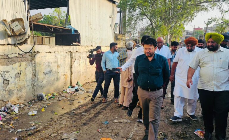 ਮਾਨ ਸਰਕਾਰ ਐਕਸ਼ਨ ਵਿੱਚ: ਮੰਤਰੀ ਰਵਜੋਤ ਸਿੰਘ ਨੇ ਲਾਪਰਵਾਹੀ ‘ਤੇ ਸ਼ਿਕੰਜਾ ਕੱਸਿਆ, ਡੇਰਾਬੱਸੀ ਵਿੱਚ ਤੇਜ਼ੀ ਨਾਲ ਸਫਾਈ ਦੇ ਦਿੱਤੇ ਆਦੇਸ਼