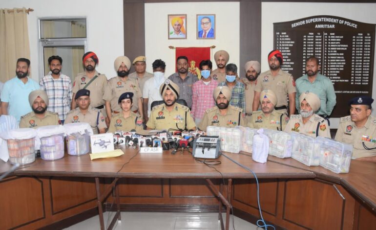 ਸਰਹੱਦ ਪਾਰ ਦੇ ਤਸਕਰੀ ਨੈੱਟਵਰਕਾਂ ਨੂੰ ਵੱਡਾ ਝਟਕਾ; ਅੰਮ੍ਰਿਤਸਰ ਵਿੱਚ 1.01 ਕਿਲੋ ਹੈਰੋਇਨ, 45.19 ਲੱਖ ਰੁਪਏ ਦੀ ਡਰੱਗ ਮਨੀ ਸਮੇਤ ਤਿੰਨ ਵਿਅਕਤੀ ਗ੍ਰਿਫ਼ਤਾਰ