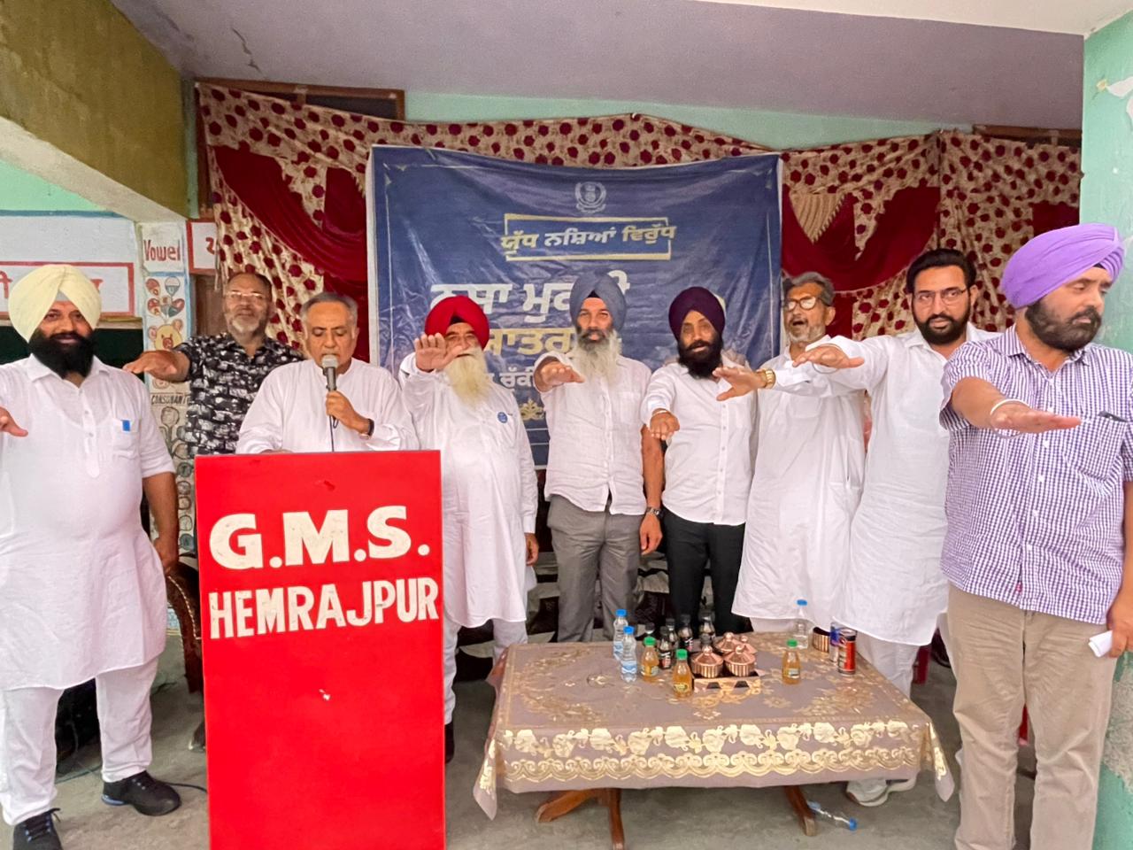 ਚੇਅਰਮੈਨ ਬਹਿਲ ਨੇ ਨਸ਼ਾ ਮੁਕਤੀ ਯਾਤਰਾ ਤਹਿਤ ਹਲਕਾ ਗੁਰਦਾਸਪੁਰ ਦੇ ਪਿੰਡ ਆਲੇਚੱਕ, ਭਾਗੋਕਾਵਾਂ ਅਤੇ ਹੇਮਰਾਜਪੁਰ ਵਿੱਚ ਡਿਫੈਂਸ ਕਮੇਟੀਆਂ ਨਾਲ ਮੀਟਿੰਗਾਂ ਕੀਤੀਆਂ