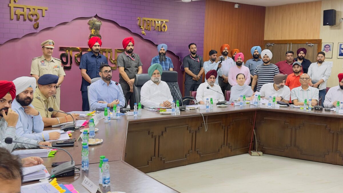 ਐੱਮਪੀ ਸੁਖਜਿੰਦਰ ਸਿੰਘ ਰੰਧਾਵਾ ਅਤੇ ਐੱਮਪੀ ਡਾ. ਰਾਜ ਕੁਮਾਰ ਚੱਬੇਵਾਲ ਨੇ ਦਿਸ਼ਾ ਕਮੇਟੀ ਦੀ ਮੀਟਿੰਗ ‘ਚ ਵਿਕਾਸ ਕਾਰਜਾਂ ਦੀ ਪ੍ਰਗਤੀ ਦੀ ਸਮੀਖਿਆ ਕੀਤੀ