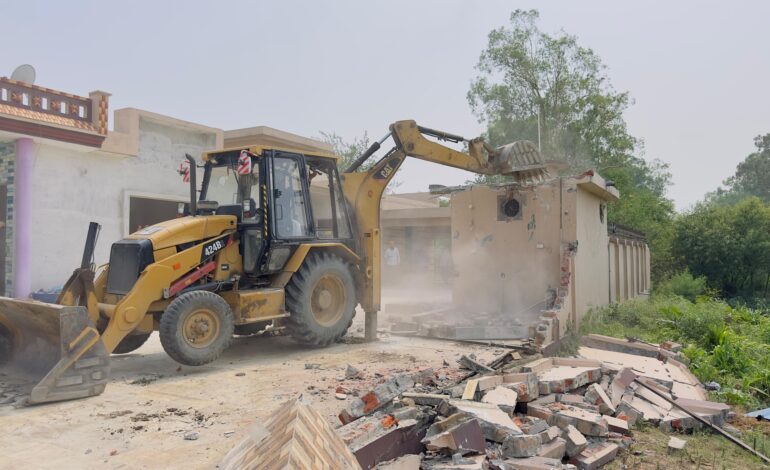 ਡੀਡਾ ਸਾਂਸੀਆਂ ਵਿਖੇ ਨਹਿਰੀ ਵਿਭਾਗ ਦੀ ਜ਼ਮੀਨ ਤੇ ਨਸ਼ਾ ਤਸਕਰ ਵੱਲੋਂ ਕੀਤੀ ਨਾਜਾਇਜ਼ ਉਸਾਰੀਤੇ ਹੋਈ ਬੁਲਡੋਜ਼ਰ ਕਾਰਵਾਈ