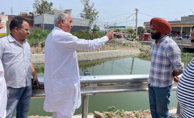 ਨਬੀਪੁਰ ਕੱਟ ਡਰੇਨ ਨੂੰ ਪੱਕਿਆਂ ਕਰਨ ਤੋਂ ਬਾਅਦ ਕਿਨਾਰਿਆਂ ਉੱਪਰ ਰੇਲਿੰਗ ਲਗਾਉਣ ਦਾ ਕੰਮ ਸ਼ੁਰੂ