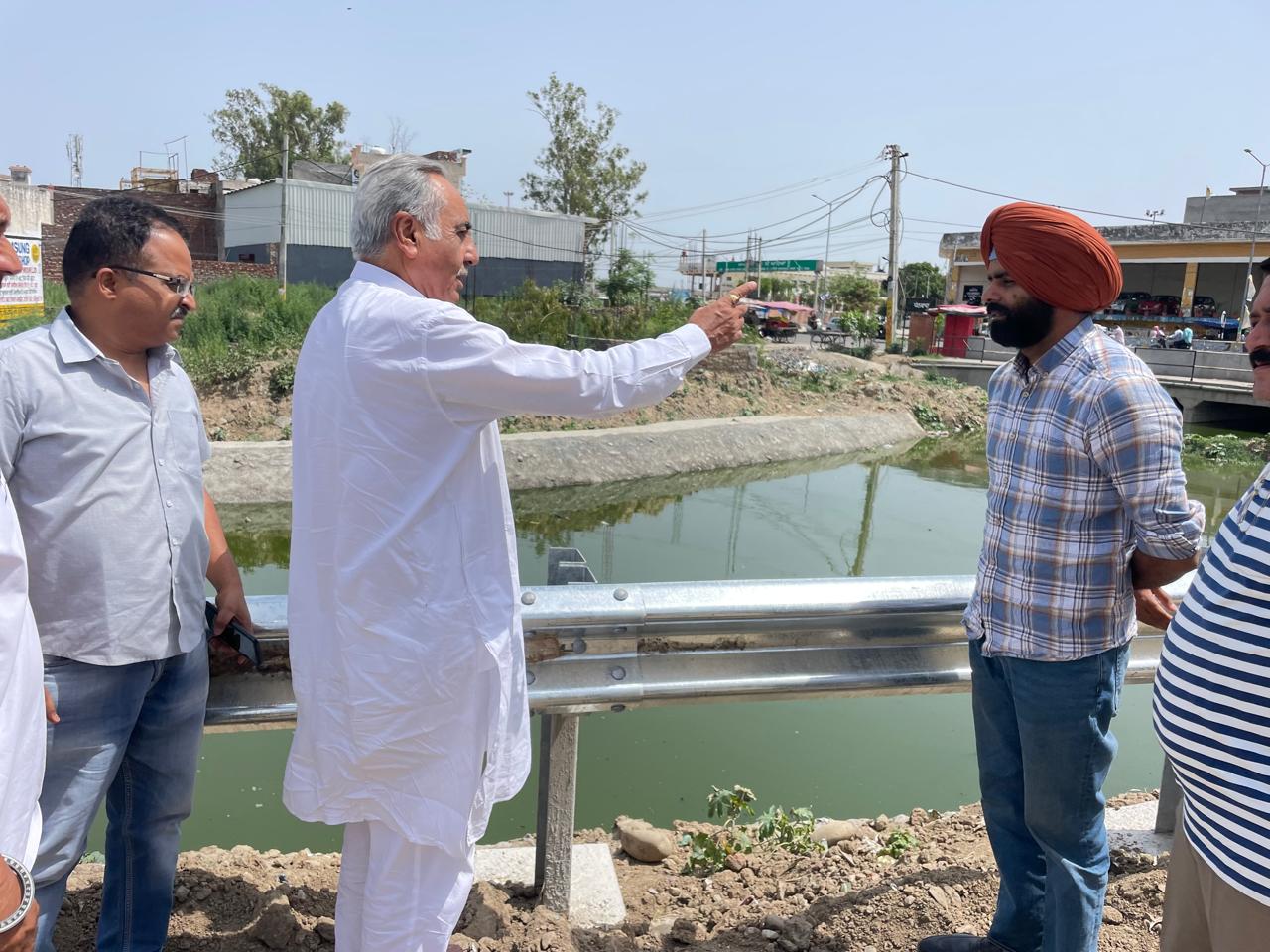 ਨਬੀਪੁਰ ਕੱਟ ਡਰੇਨ ਨੂੰ ਪੱਕਿਆਂ ਕਰਨ ਤੋਂ ਬਾਅਦ ਕਿਨਾਰਿਆਂ ਉੱਪਰ ਰੇਲਿੰਗ ਲਗਾਉਣ ਦਾ ਕੰਮ ਸ਼ੁਰੂ