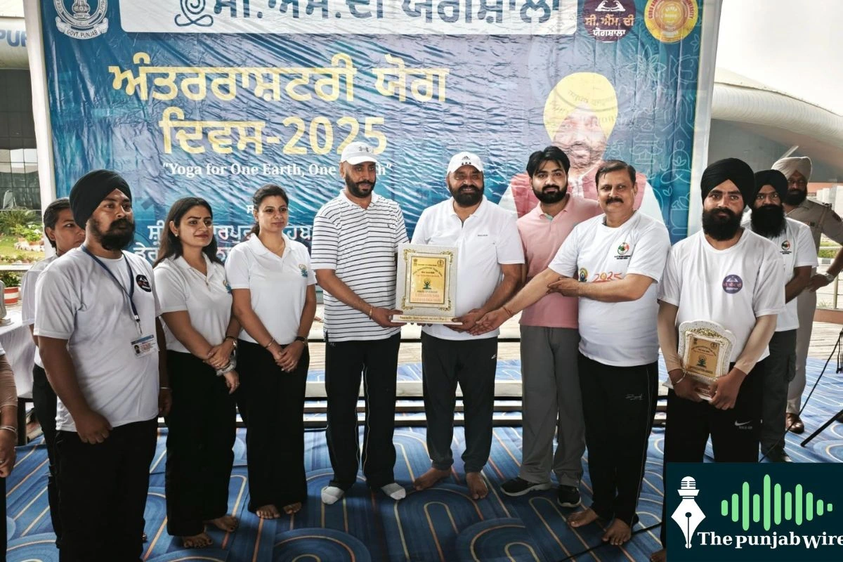 ਸੀ.ਐੱਮ. ਦੀ ਯੋਗਸ਼ਾਲਾ ਤਹਿਤ ਸ੍ਰੀ ਕਰਤਾਰਪੁਰ ਸਾਹਿਬ ਕਾਰੀਡੋਰ ਵਿਖੇ ਅੰਤਰ-ਰਾਸ਼ਟਰੀ ਯੋਗ ਦਿਵਸ ਮਨਾਇਆ