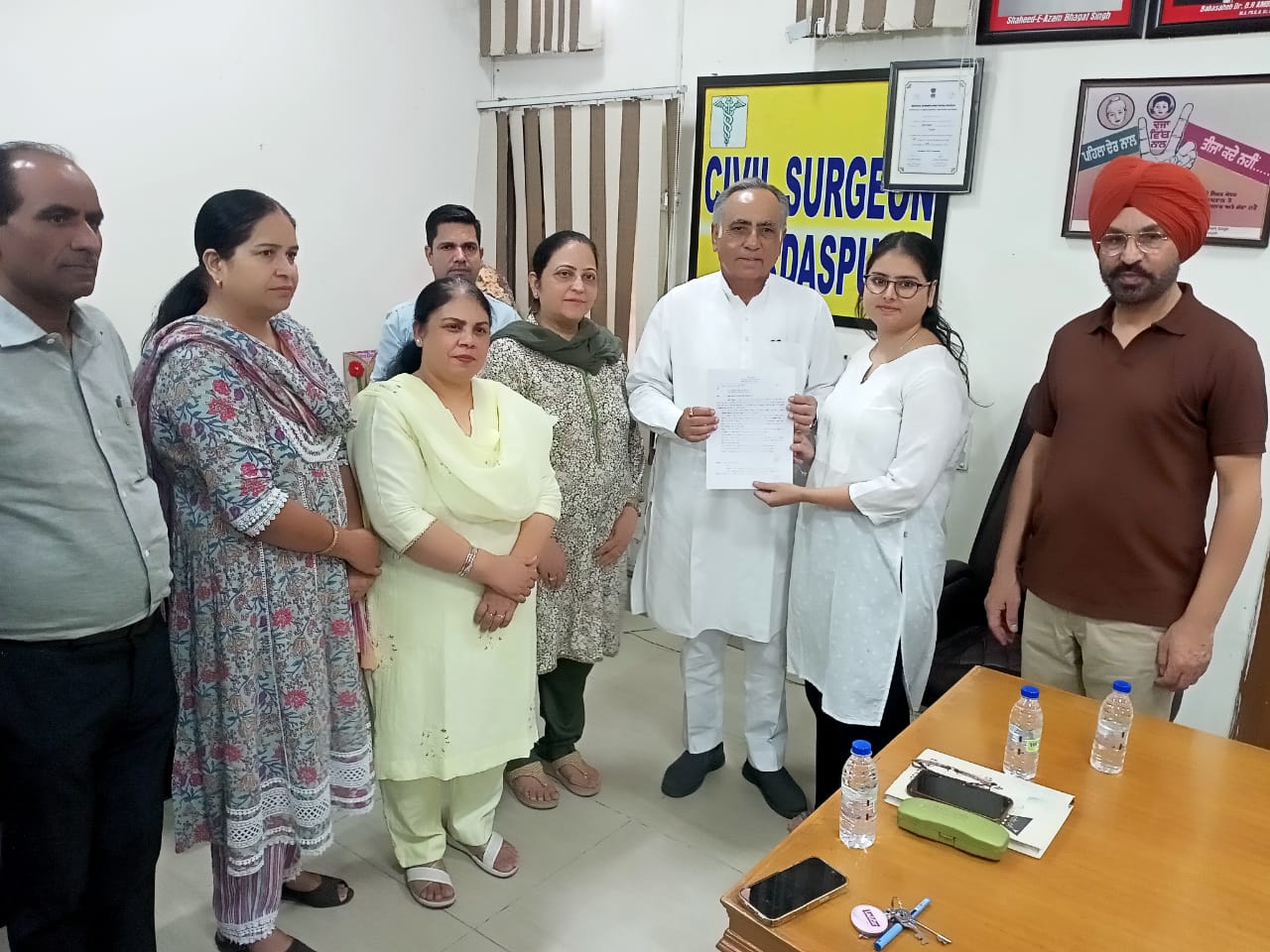 ਚੇਅਰਮੈਨ ਰਮਨ ਬਹਿਲ ਨੇ ਨਵ-ਨਿਯੁਕਤ 14 ਹਾਊਸ ਸਰਜਨਾਂ ਨੂੰ ਨਿਯੁਕਤੀ ਪੱਤਰ ਦਿੱਤੇ