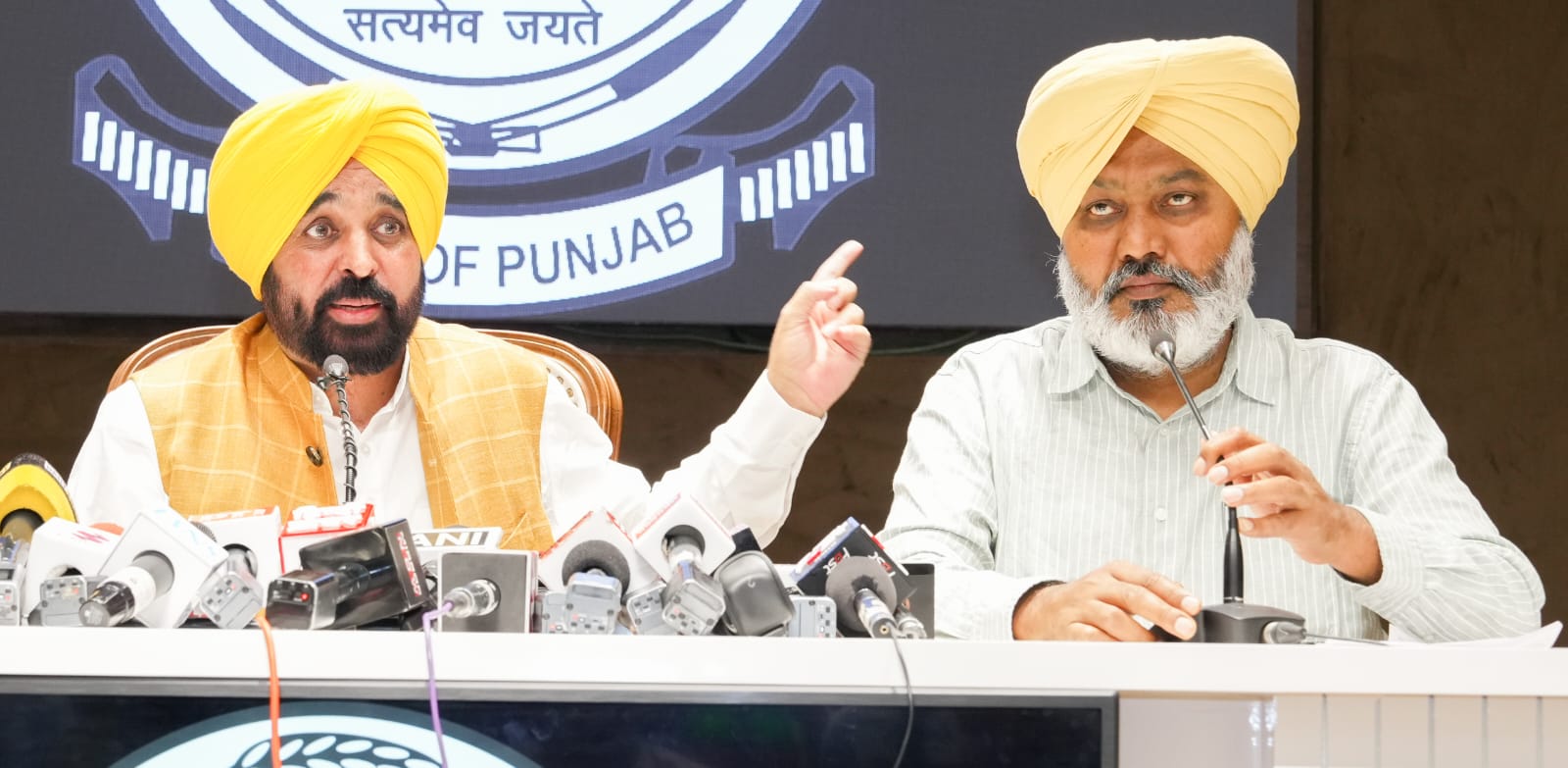 ਕਰਜ਼ਾ ਮੁਆਫ਼ੀ ਨਾਲ 2 ਦਹਾਕਿਆਂ ਤੋਂ ਵਿੱਤੀ ਬੋਝ ਨਾਲ ਜੂਝ ਰਹੇ ਹਜ਼ਾਰਾਂ ਪਰਿਵਾਰਾਂ ਨੂੰ ਮਿਲੀ ਰਾਹਤ: ਹਰਪਾਲ ਸਿੰਘ ਚੀਮਾ