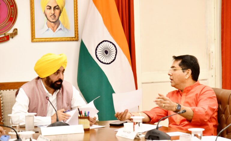 ਮੁੱਖ ਮੰਤਰੀ ਦੀ ਅਗਵਾਈ ਹੇਠ ਕੈਬਨਿਟ ਵੱਲੋਂ ਮਿਸਾਲੀ ਕਿਰਤ ਸੁਧਾਰ ਨੂੰ ਪ੍ਰਵਾਨਗੀ: 95 ਫੀਸਦੀ ਛੋਟੇ ਵਪਾਰੀਆਂ ਨੂੰ ਸ਼ਰਤਾਂ ਦੀ ਘੁੰਮਣਘੇਰੀ ਤੋਂ ਮਿਲੇਗੀ ਮੁਕਤੀ