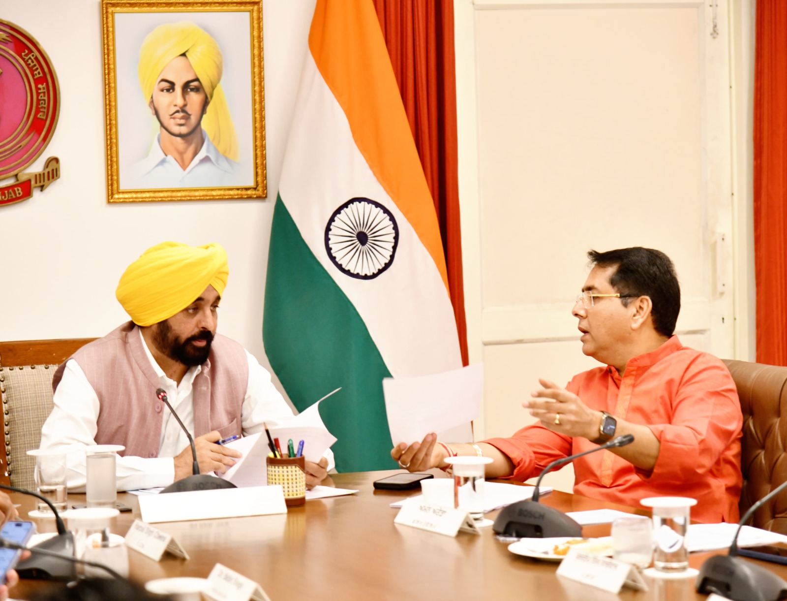 ਮੁੱਖ ਮੰਤਰੀ ਦੀ ਅਗਵਾਈ ਹੇਠ ਕੈਬਨਿਟ ਵੱਲੋਂ ਮਿਸਾਲੀ ਕਿਰਤ ਸੁਧਾਰ ਨੂੰ ਪ੍ਰਵਾਨਗੀ: 95 ਫੀਸਦੀ ਛੋਟੇ ਵਪਾਰੀਆਂ ਨੂੰ ਸ਼ਰਤਾਂ ਦੀ ਘੁੰਮਣਘੇਰੀ ਤੋਂ ਮਿਲੇਗੀ ਮੁਕਤੀ