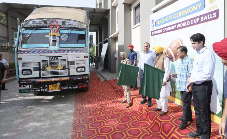 ਜਲੰਧਰ ਤੋਂ ਲੰਡਨ: ਅਰਵਿੰਦ ਕੇਜਰੀਵਾਲ ਅਤੇ ਮੁੱਖ ਮੰਤਰੀ ਮਾਨ ਨੇ ਆਲਮੀ ਮੈਚਾਂ ਲਈ 25,000 ਰਗਬੀ ਗੇਂਦਾਂ ਦੀ ਖੇਪ ਨੂੰ ਦਿਖਾਈ ਹਰੀ ਝੰਡੀ