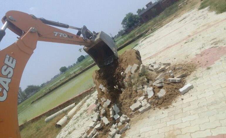 ਜ਼ਿਲ੍ਹਾ ਪ੍ਰਸ਼ਾਸਨ ਵੱਲੋਂ ਵੱਡੀ ਕਾਰਵਾਈ ਕਰਦਿਆਂ ਬਟਾਲਾ ਤਹਿਸੀਲ ਵਿਖੇ ਪਿੰਡ ਜੈਤੋ ਸਰਜਾ ਵਿਖੇ ਬਣੀ ਅਣ-ਅਧਿਕਾਰਤ ਕਲੋਨੀ ਉੱਪਰ ਚਲਾਇਆ ਪੀਲਾ ਪੰਜਾ